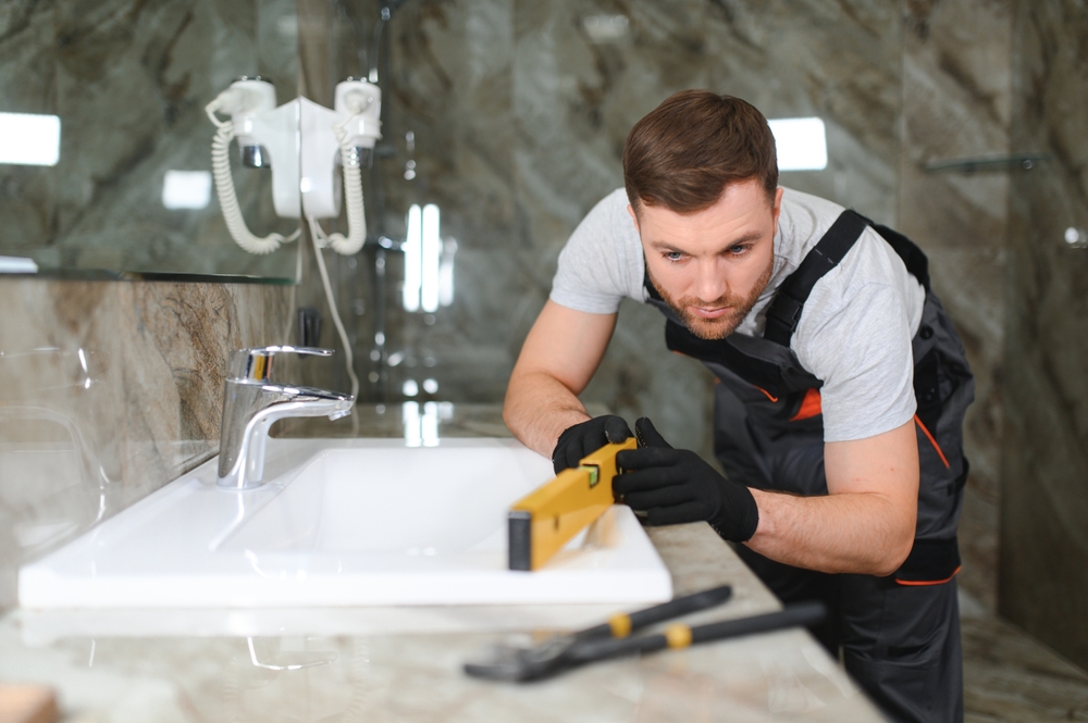 Plumber,Install,Sink,In,Bathroom,,Checks,Even,Level,Of,Installation.